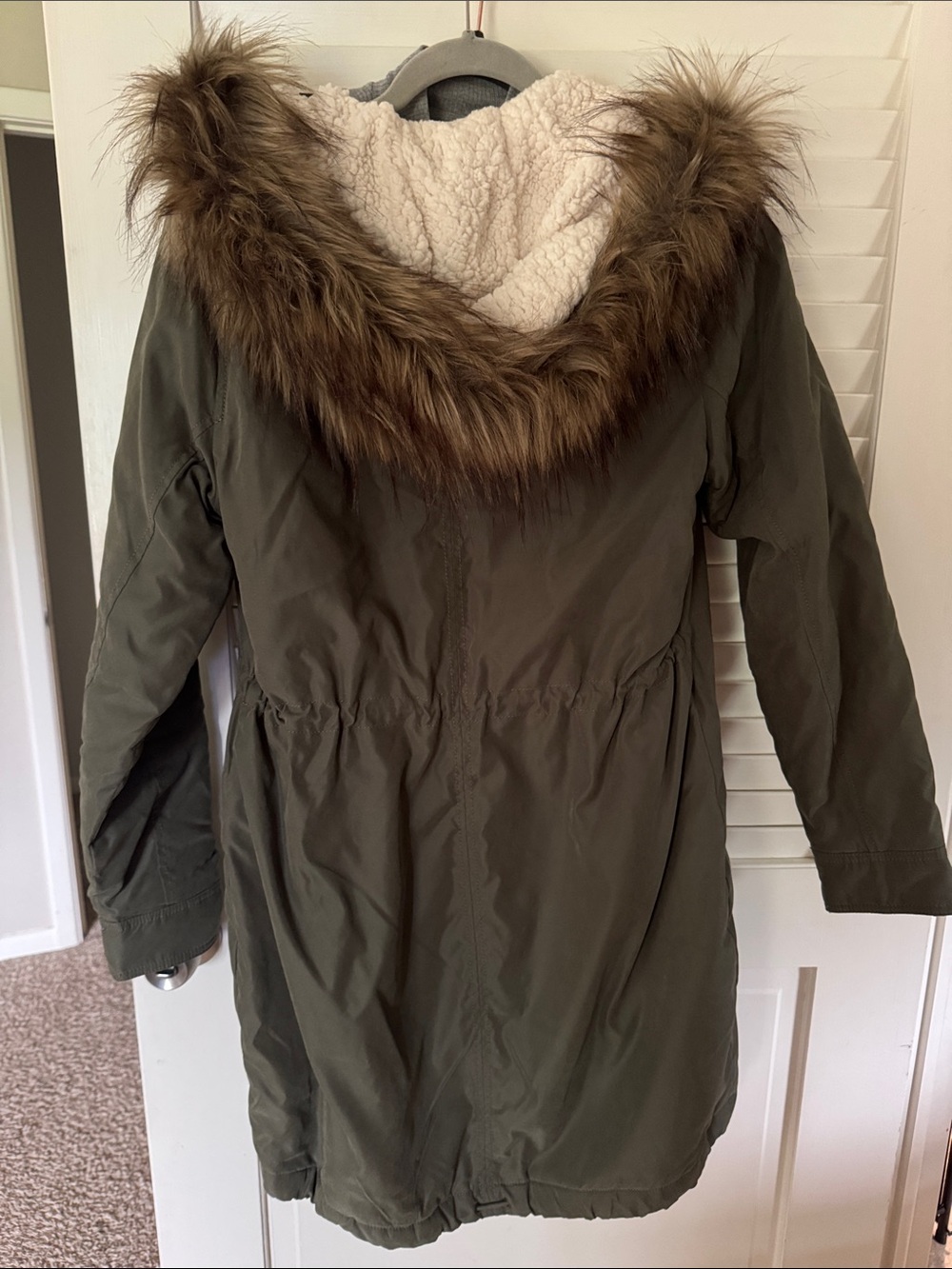 Abercrombie & Fitch Olive Green Sherpa-Lined Parka with Faux Fur Hood - Picture 3 of 3